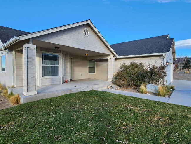 631 Appaloosa Ln in Gardnerville, NV - Building Photo - Building Photo