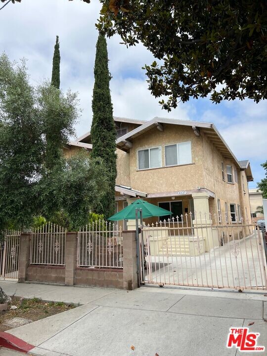 4627 Melbourne Ave in Los Angeles, CA - Foto de edificio