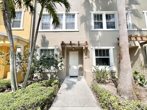 840 Marina Del Ray Ln in West Palm Beach, FL - Building Photo - Building Photo