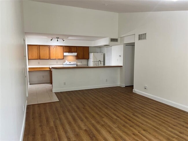 9905 Westwood Dr in Tamarac, FL - Foto de edificio - Building Photo