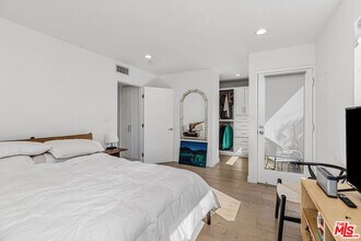 2147 Beachwood Dr in Los Angeles, CA - Building Photo - Building Photo