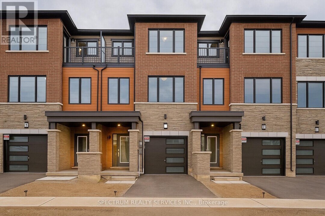 5 Hine Rd in Brantford, ON - Building Photo