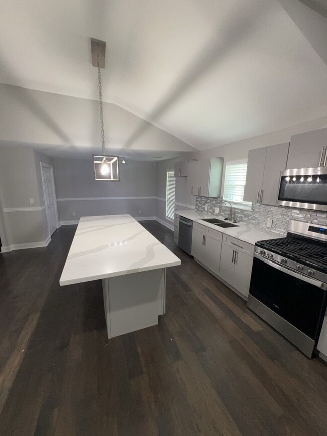 property at 401 Walton St