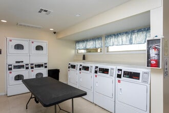 Cedar Springs Apartments in Fresno, CA - Foto de edificio - Interior Photo