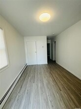 347 Newbridge Rd in East Meadow, NY - Building Photo - Building Photo