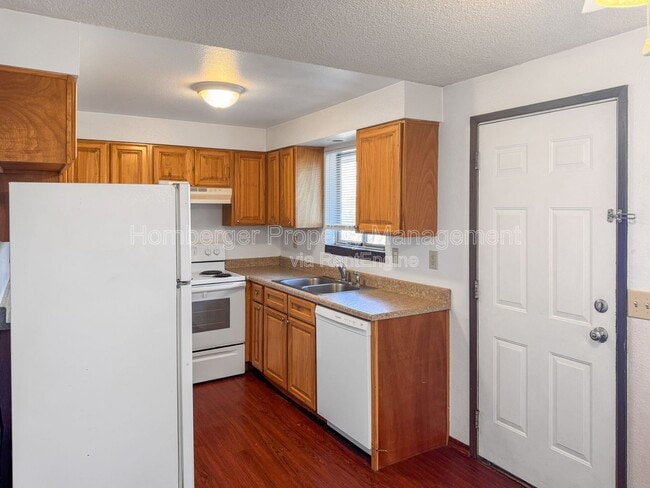 property at 7024 N Wiscomb St