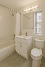 142 E 35th St, Unit 2A in New York, NY - Foto de edificio - Building Photo