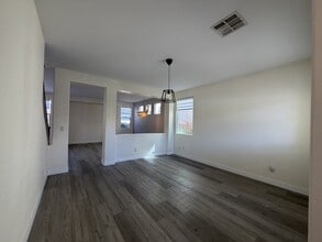 10756 Turquoise Valley Dr in Las Vegas, NV - Building Photo - Building Photo