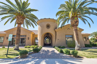 1367 Country Club Dr in Mesa, AZ - Foto de edificio - Building Photo