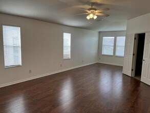 10757 Pictorial Park Dr in Tampa, FL - Building Photo - Building Photo