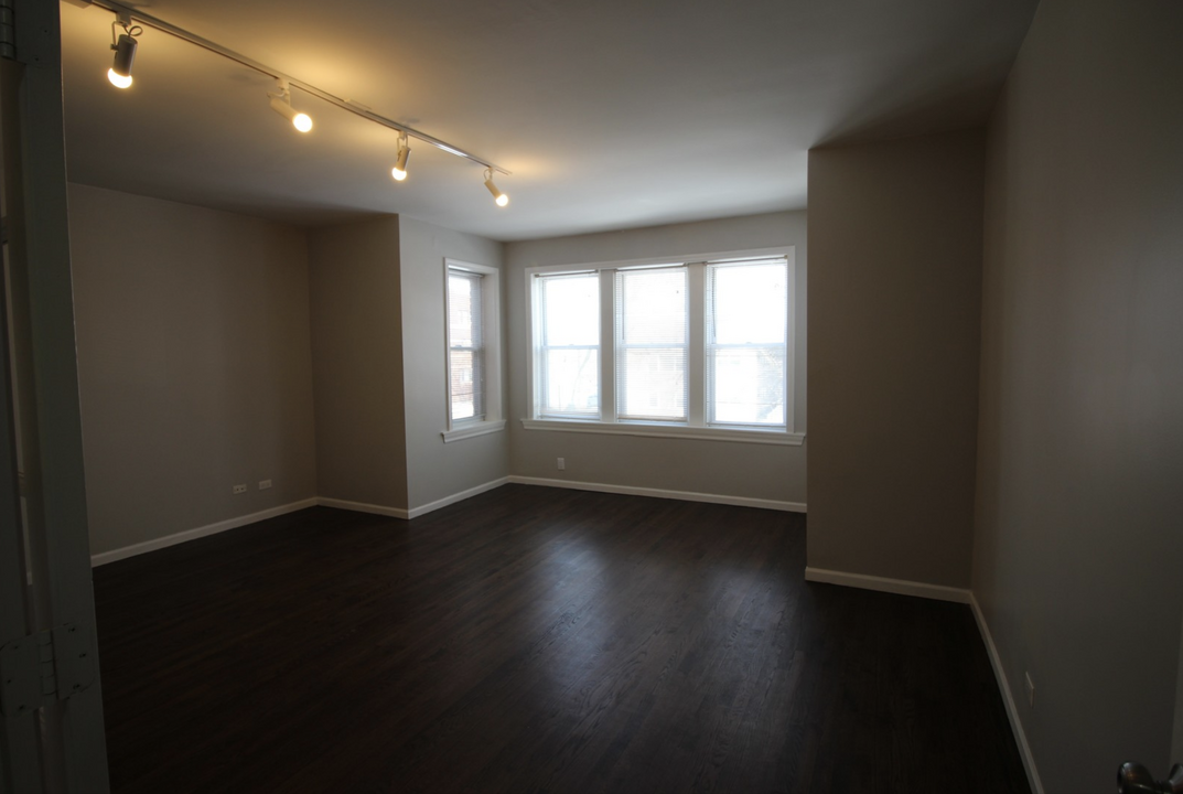 4252 N Keystone Ave in Chicago, IL - Building Photo