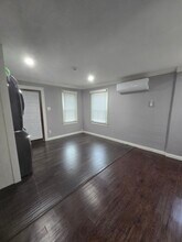 1037 1/2 S Kenmore Ave, Unit Kenmore Olympic in Los Angeles, CA - Building Photo - Building Photo