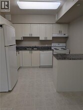 239 Auburn Dr in Waterloo, ON - Building Photo - Building Photo