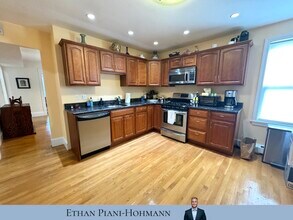24 Madison Ave, Unit 3 in Cambridge, MA - Building Photo - Building Photo
