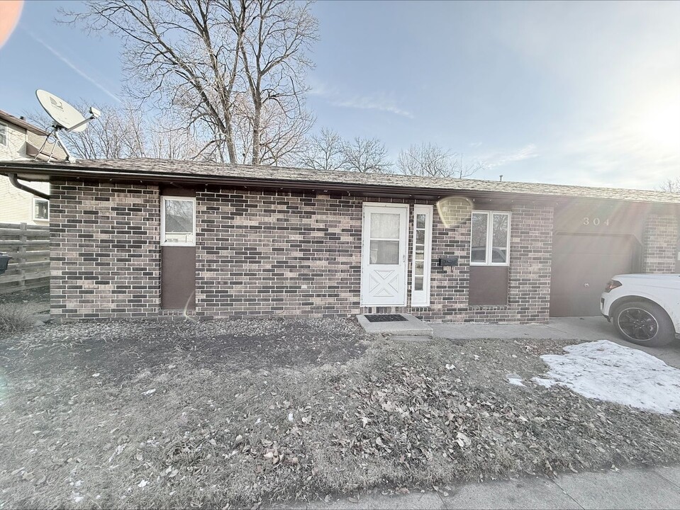 302 3rd St NE-Unit -304 in Watertown, SD - Building Photo