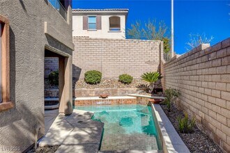 11832 W Barcinas Ln in Las Vegas, NV - Foto de edificio - Building Photo