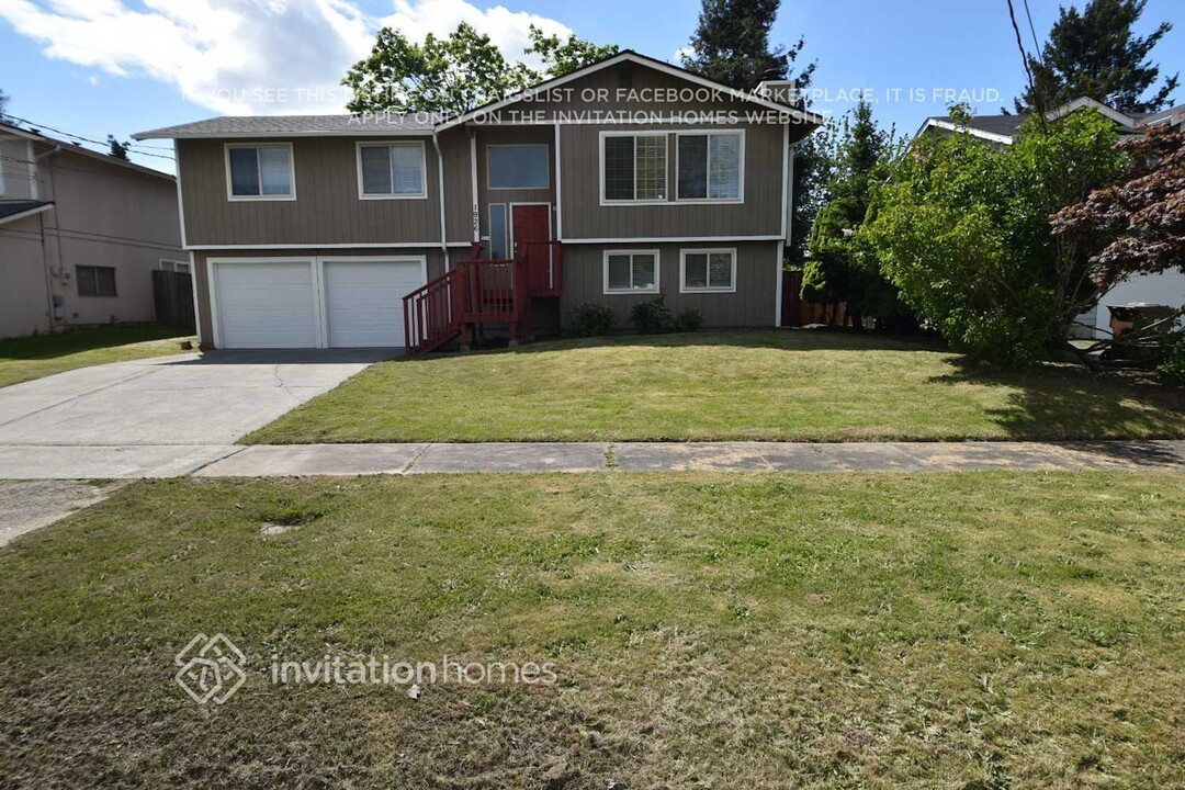 1926 65th Ave NE in Tacoma, WA - Building Photo