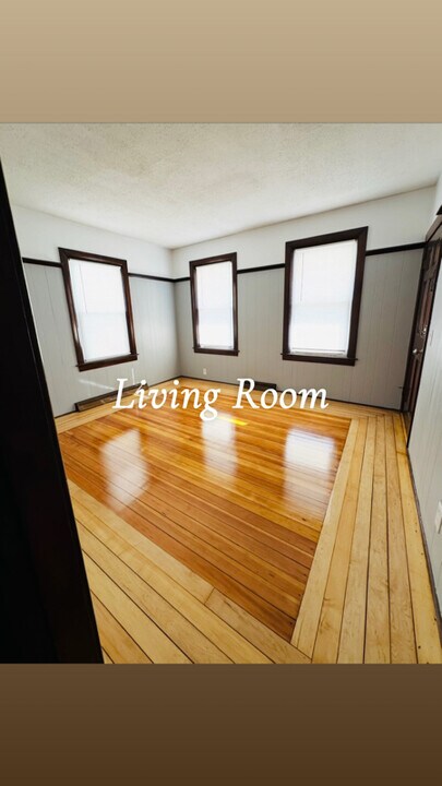 2407 Pawtucket Ave, Unit 1 in East Providence, RI - Foto de edificio