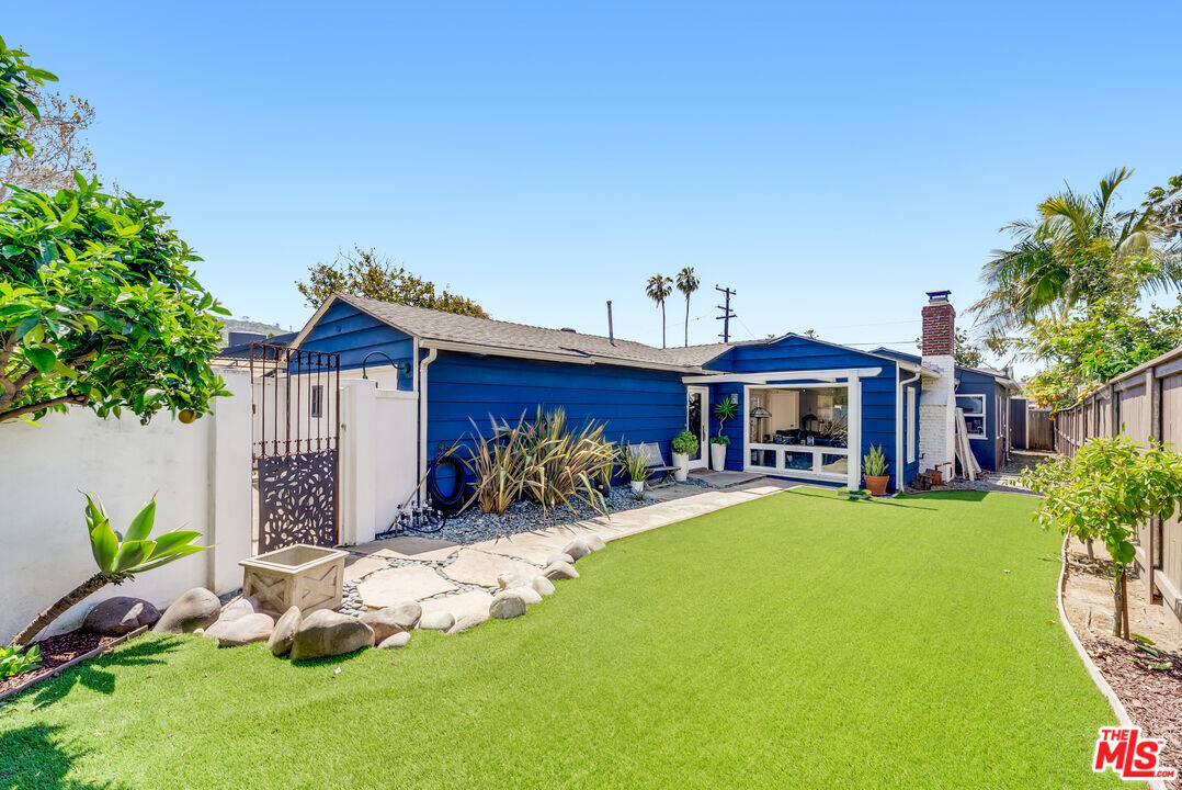 8176 La Jolla Shores Dr in San Diego, CA - Building Photo