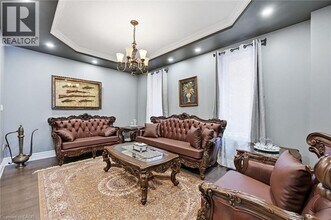 456 Valridge Dr in Hamilton, ON - Building Photo - Building Photo