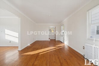 606 W Poinsetta Ave in Toledo, OH - Building Photo - Building Photo