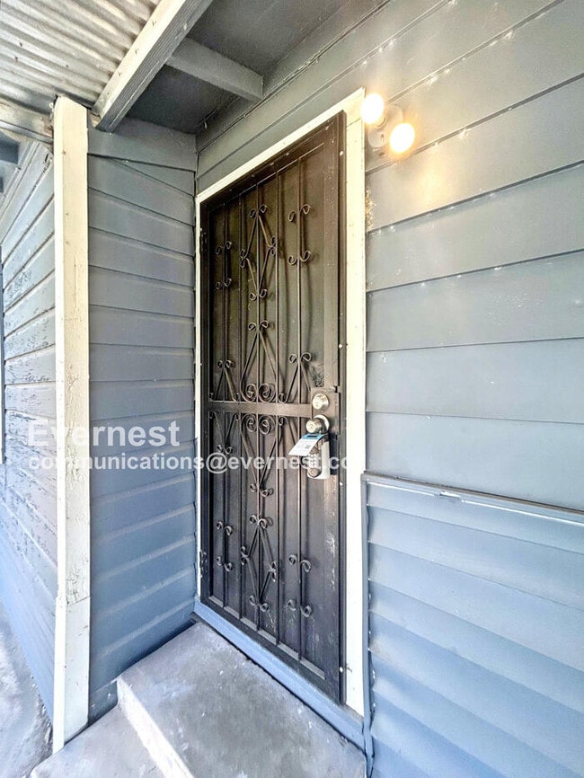 1607 El Paso St in San Antonio, TX - Building Photo - Building Photo