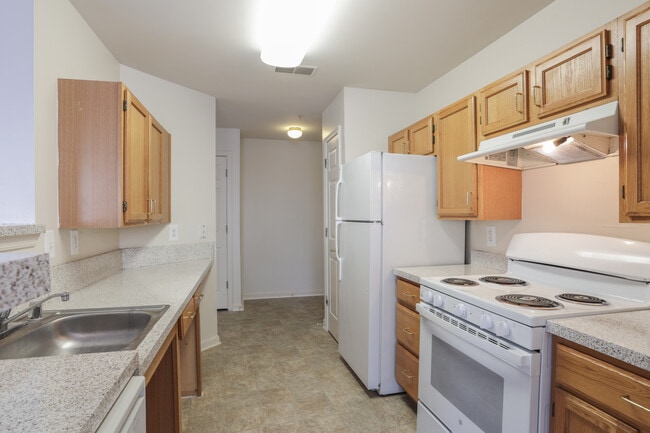 Overland Gardens in Hyattsville, MD - Building Photo - Interior Photo