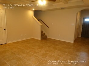 7113 Micayla Cove-Unit -#102 in San Antonio, TX - Building Photo - Building Photo
