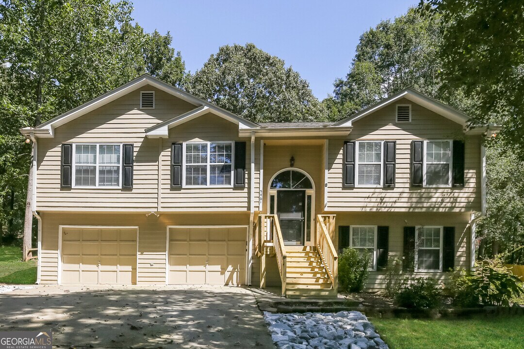 5461 Bushnell Ct in Flowery Branch, GA - Building Photo