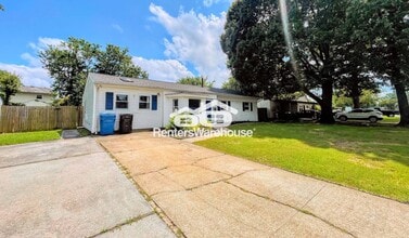 4945 Paine Ln in Virginia Beach, VA - Building Photo - Building Photo