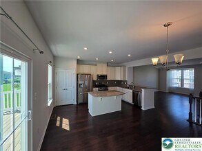 2434 Emanuel Ct in Easton, PA - Building Photo - Building Photo