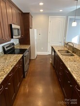 2338 Yadkin Ave in Charlotte, NC - Foto de edificio - Building Photo