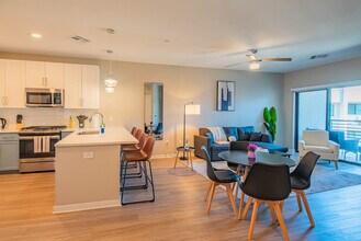 777 E Stella Ln in Phoenix, AZ - Building Photo - Building Photo
