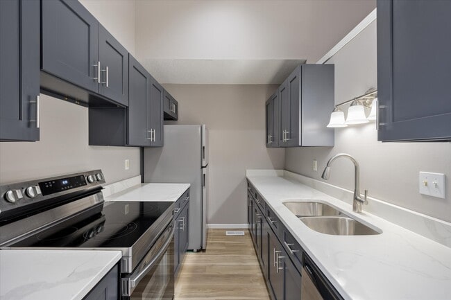 2636 Villa Park Dr in Highland, IL - Building Photo - Building Photo