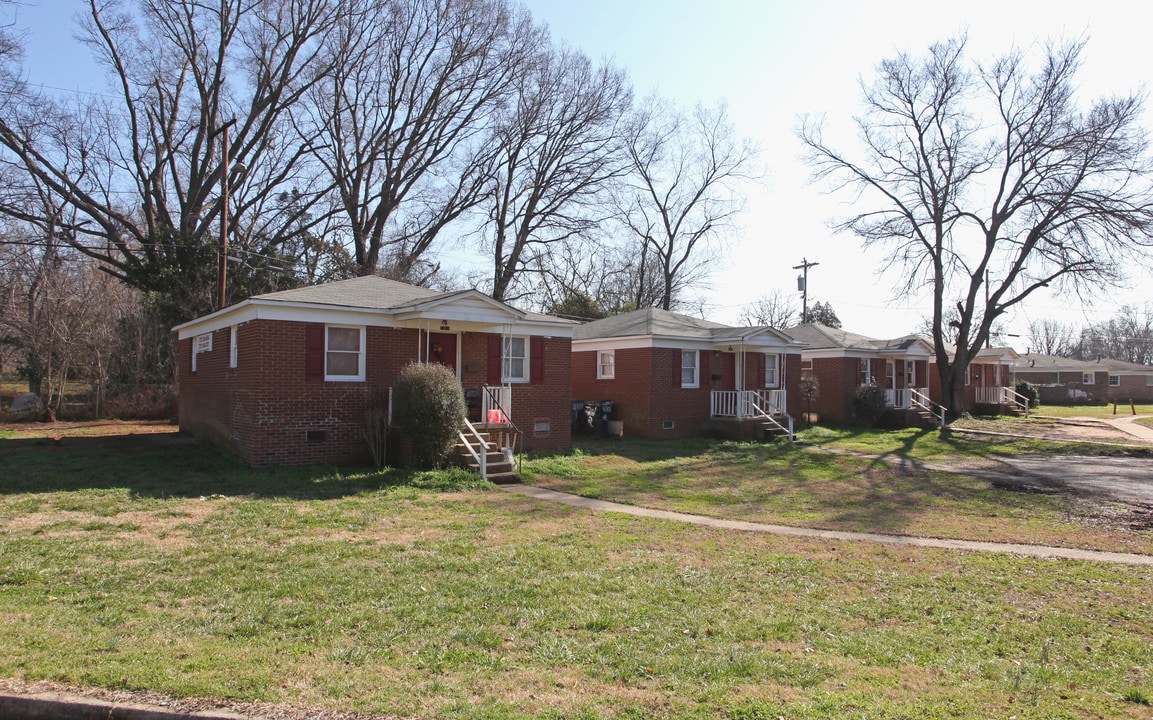 Village at Julia in Charlotte, NC - Building Photo