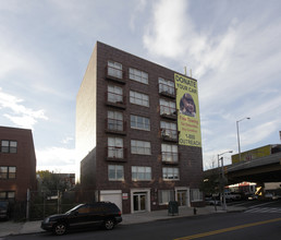 62 Clermont Ave in Brooklyn, NY - Foto de edificio - Building Photo