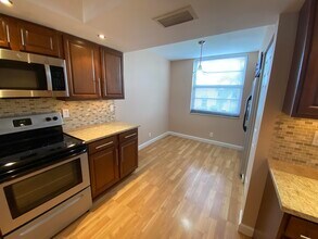 7365 NW 18th St in Margate, FL - Foto de edificio - Building Photo