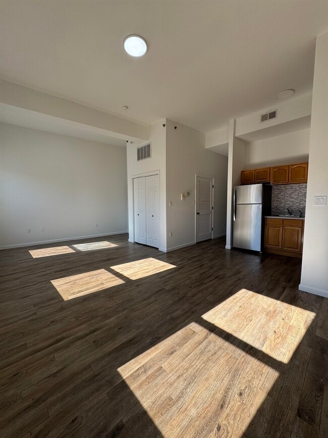 517 Communipaw Ave in Jersey City, NJ - Building Photo - Building Photo