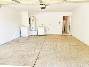 910 Bourbon St in Pahrump, NV - Foto de edificio - Building Photo