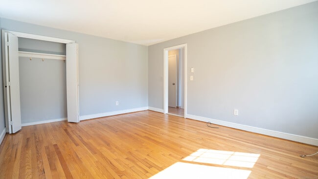 24 Coburn Cir in Newington, CT - Building Photo - Building Photo