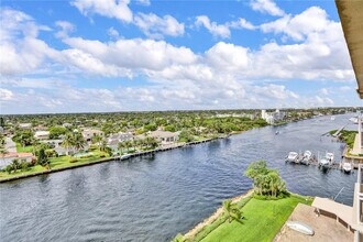 1160 Hillsboro Mile in Hillsboro Beach, FL - Foto de edificio - Building Photo
