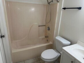 6904 Sea Turtle Cir in Navarre, FL - Building Photo - Building Photo