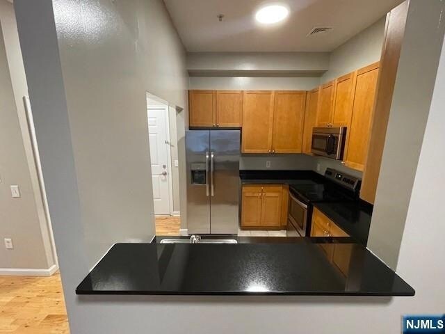 333 Willow St, Unit 402 in Teaneck, NJ - Building Photo - Building Photo