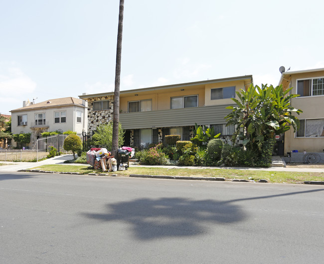 504 S Manhattan Pl in Los Angeles, CA - Foto de edificio - Building Photo