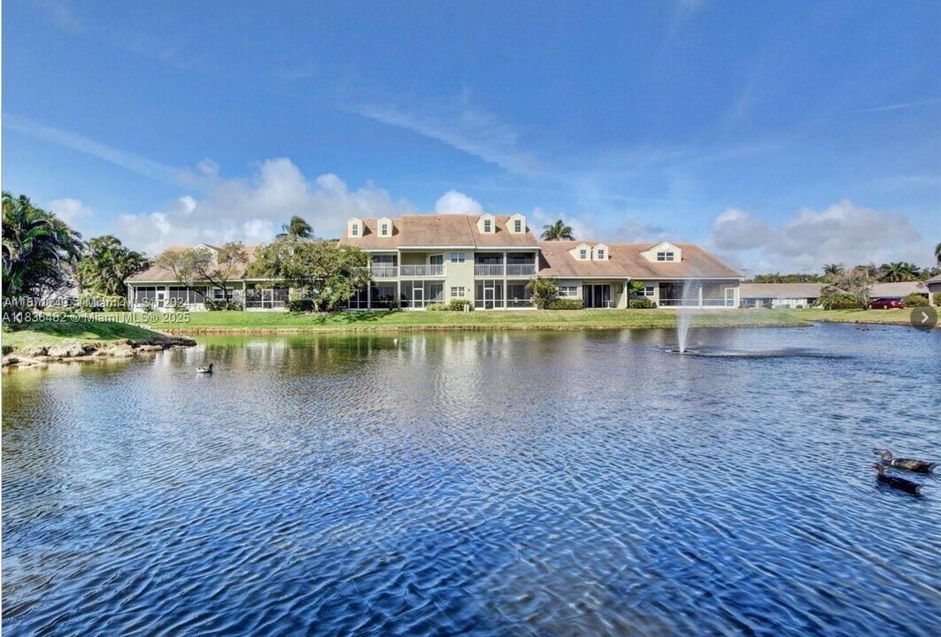 51 N Lakeshore Dr in Hypoluxo, FL - Building Photo