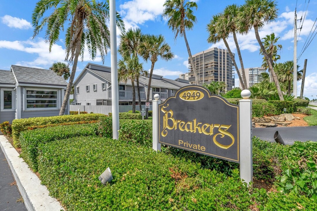 4949 N Hwy A1A in Fort Pierce, FL - Building Photo