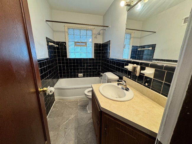 2434 Akins Dr in St. Louis, MO - Building Photo - Building Photo