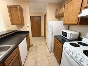 123 3rd St, Unit 1 in Baraboo, WI - Building Photo - Building Photo