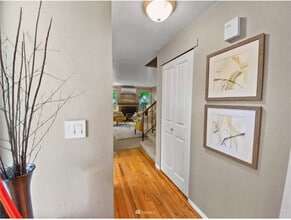 18429 20th Dr SE in Bothell, WA - Foto de edificio - Building Photo