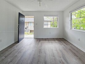 6617 SW 10th St in Miami, FL - Building Photo